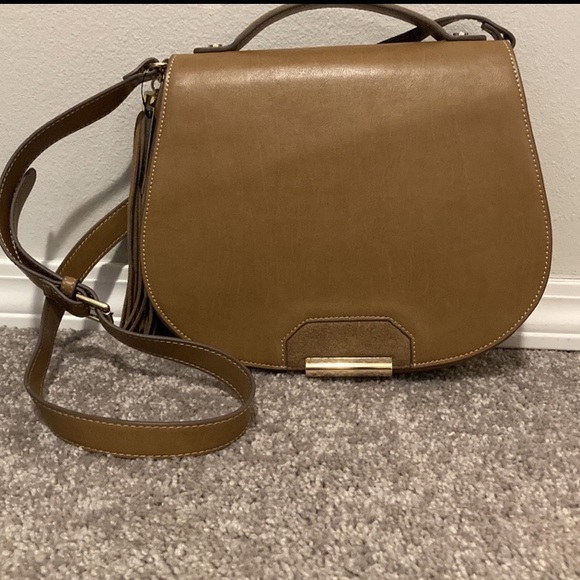 The Limited Handbags - NWT | The Limited Tan Tasseled Saddle Bag/Crossbody | Beth Dutton Style